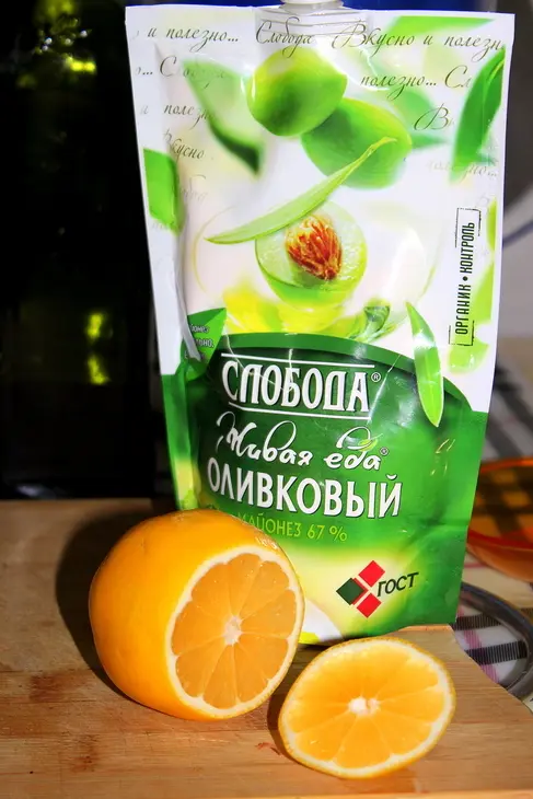 Салат из кальмаров в виде снеговика: шаг 1