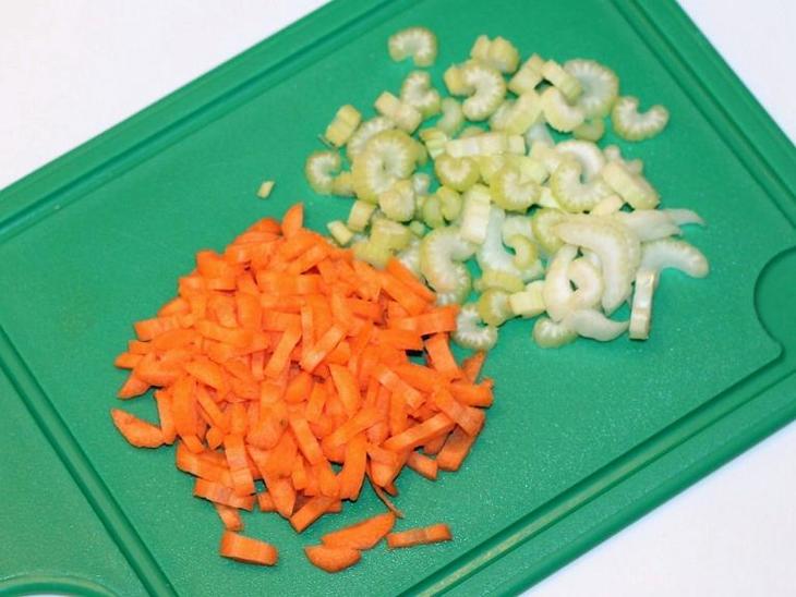 Салат с сельдереем и морковью по-китайски: шаг 1