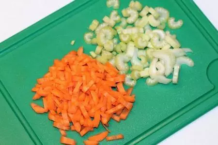 Салат с сельдереем и морковью по-китайски: шаг 1