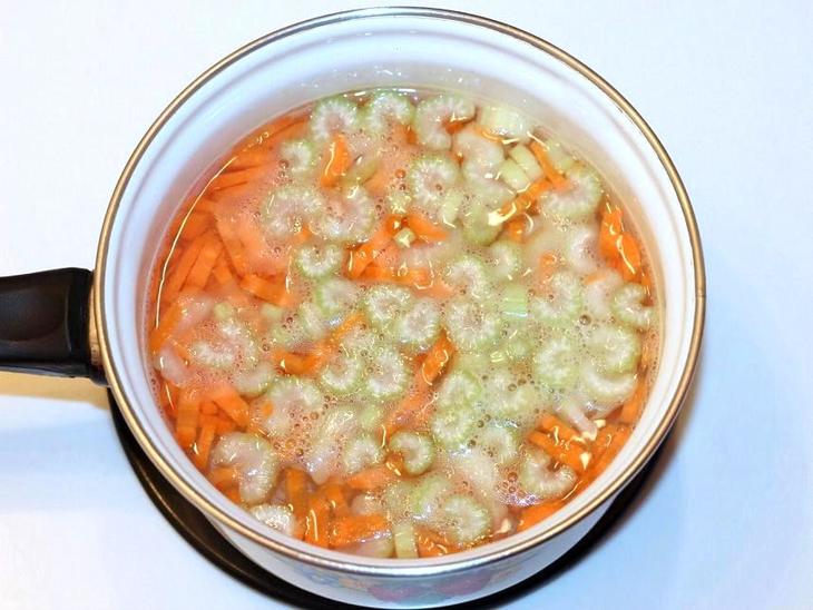 Салат с сельдереем и морковью по-китайски: шаг 2