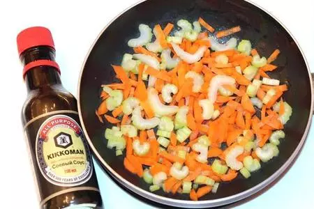 Салат с сельдереем и морковью по-китайски: шаг 3