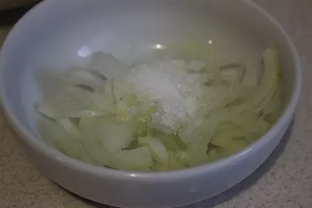 Салат с кальмарами: шаг 2