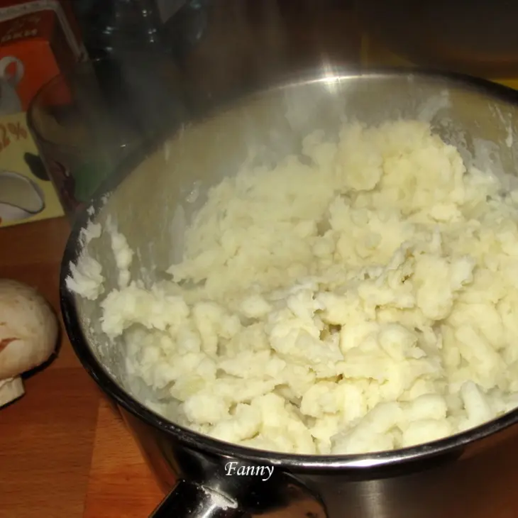 Картофельное пюре с грибами для нежной курочки по-итальянски: шаг 8