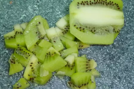 Салат мясной "новогодние игрушки, свечи и хлопушки....": шаг 3