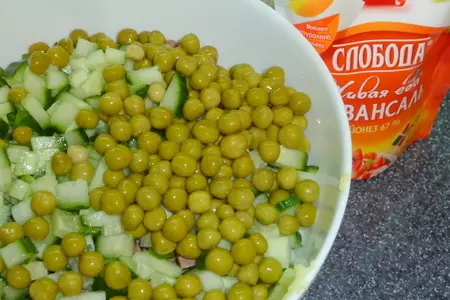 Салат мясной "новогодние игрушки, свечи и хлопушки....": шаг 5