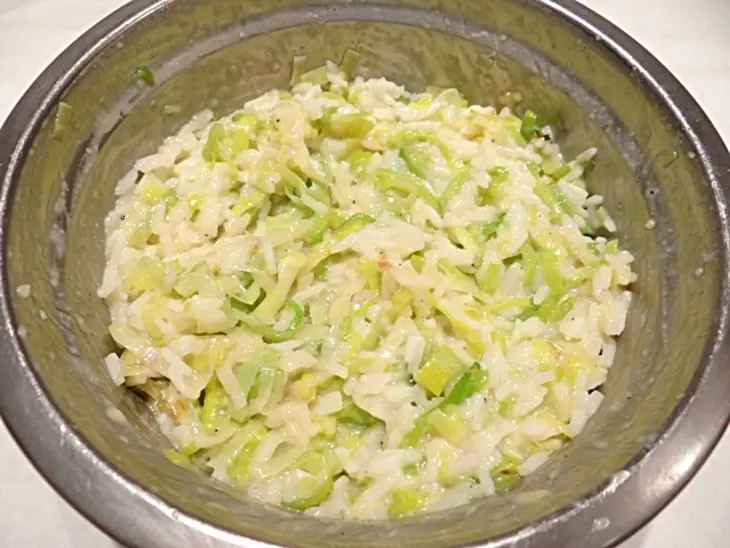 Пирог с рисом, луком -пореем и сыром: шаг 5