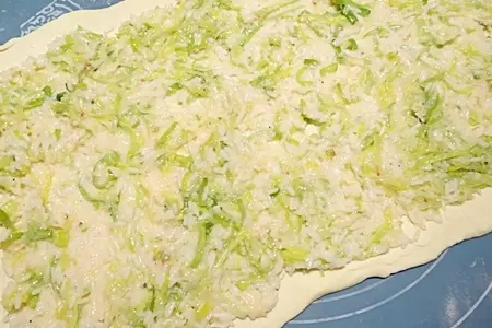 Пирог с рисом, луком -пореем и сыром: шаг 6