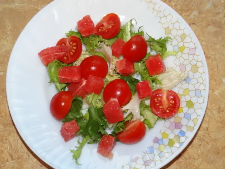 Сочный салат с куриными сердечками, грейпфрутом и кедровыми орешками: шаг 1