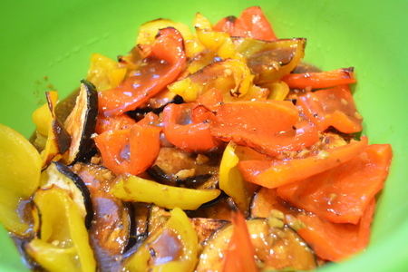 Острый салат из овощей-гриль и томатов черри: шаг 6