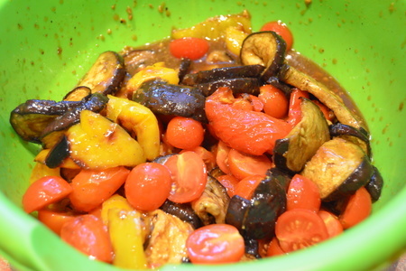 Острый салат из овощей-гриль и томатов черри: шаг 7