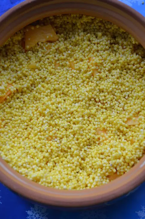 Пшенная каша с тыквой на молоке  в горшочке (духовке): шаг 7