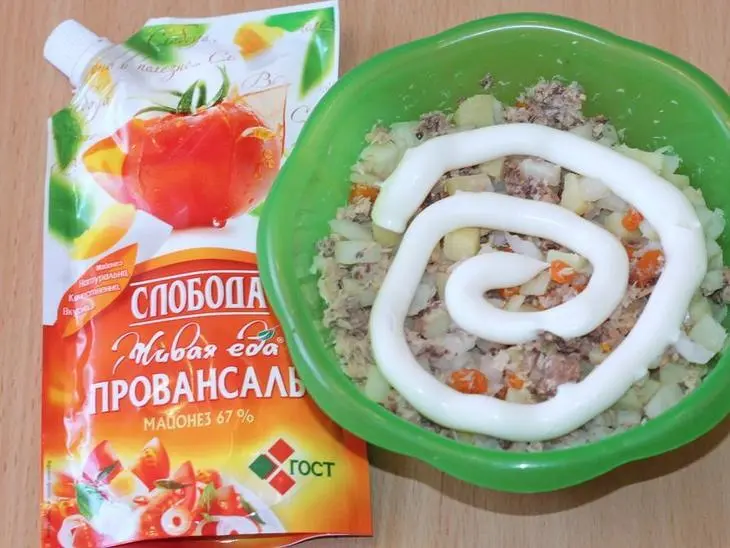 Детский салат "золотая рыбка": шаг 6