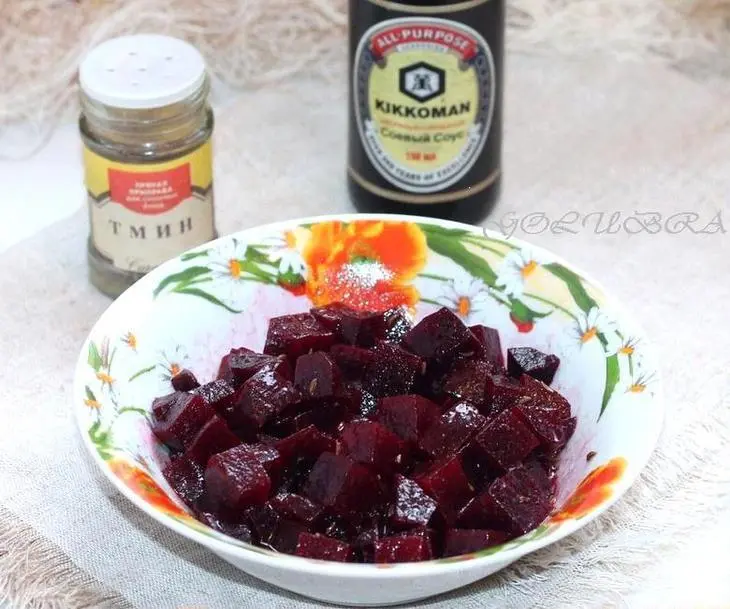 Балканский салат из свеклы с соусом: шаг 4