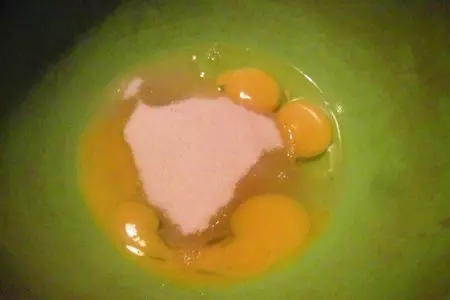 Быстрый яблочный пирог: шаг 1