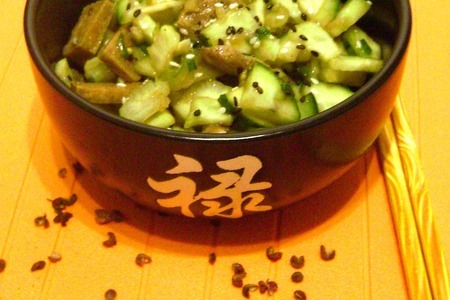 Легкий салатик из огурцов с овощами и жареным тофу.: шаг 5