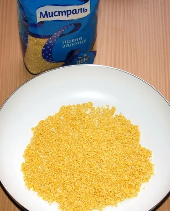 Суп с мясным фаршем и обжаренным пшеном: шаг 1