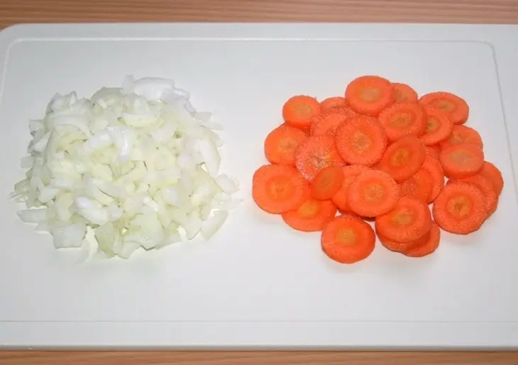 Суп с мясным фаршем и обжаренным пшеном: шаг 3