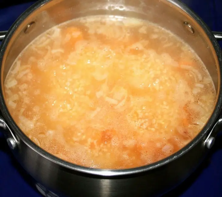 Суп с мясным фаршем и обжаренным пшеном: шаг 7