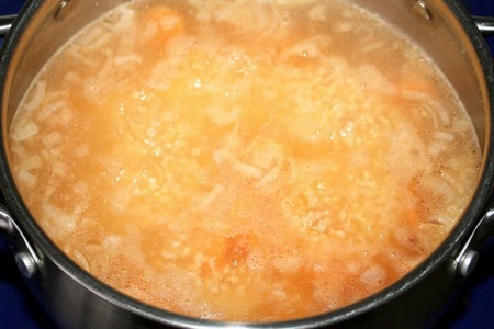 Суп с мясным фаршем и обжаренным пшеном: шаг 7