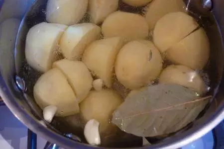 Картофельно-броккольное пюре с васаби для нежной курочки с чесноком: шаг 1