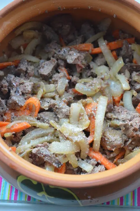Картофель, тушеный с печенью и куриной грудкой: шаг 5