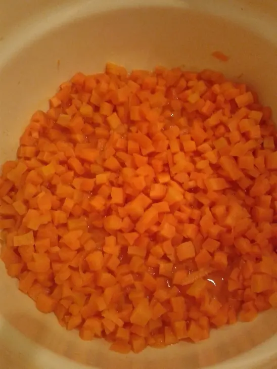 Десерт из моркови, яблок и чернослива со сливками: шаг 4