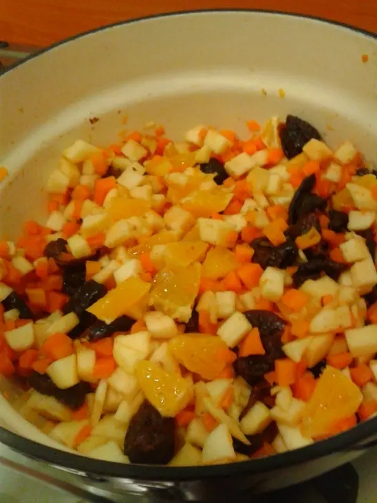 Десерт из моркови, яблок и чернослива со сливками: шаг 7