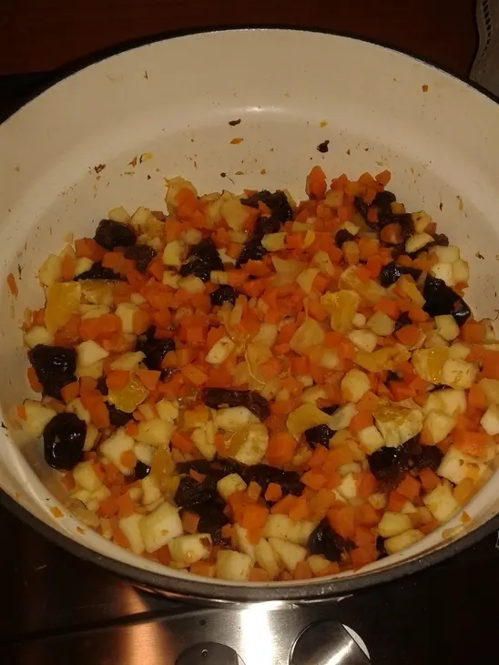 Десерт из моркови, яблок и чернослива со сливками: шаг 8