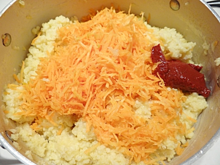 Пирог с сыром и томатами черри из пшенной каши: шаг 2