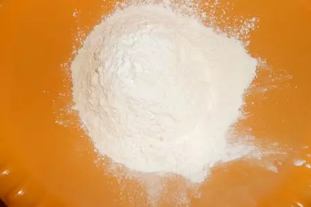 Домашнее печенье с вареной сгущенкой и миндальными лепестками: шаг 1