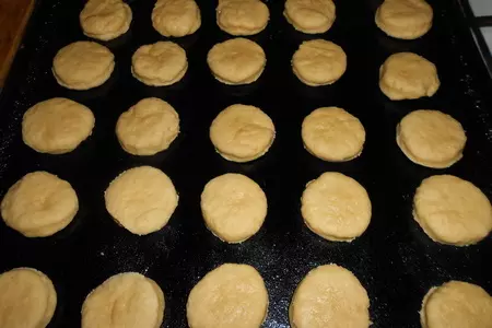 Домашнее печенье с вареной сгущенкой и миндальными лепестками: шаг 7