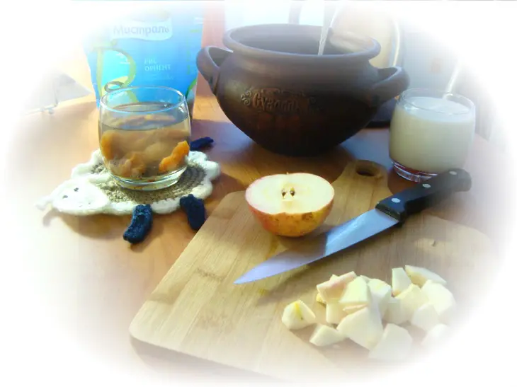 Рисовая, молочная каша с яблоком и сухофруктами из духовки: шаг 2
