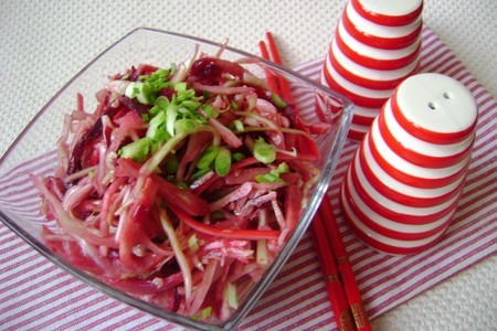 Салат из  свежей капусты с добавками «розовая пантера».: шаг 4