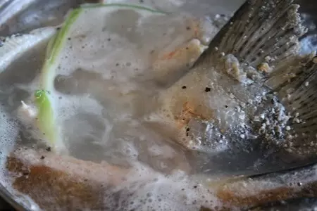 Сливочный суп с форелью и рисом: шаг 1
