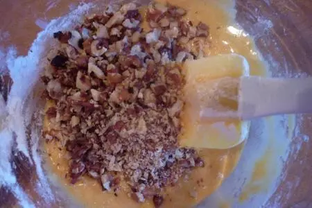 Кексы с орехами и курагой: шаг 3