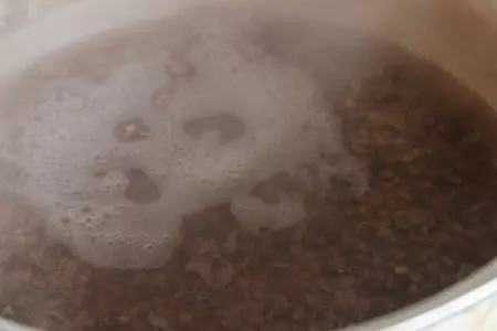 Пирожки с гречкой, беконом и яйцом: шаг 2