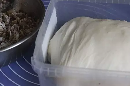 Пирожки с гречкой, беконом и яйцом: шаг 7