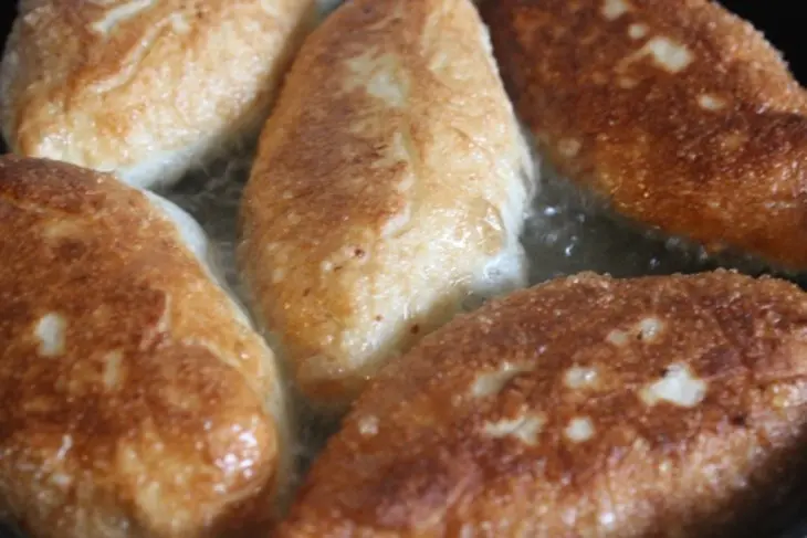 Пирожки с гречкой, беконом и яйцом: шаг 11