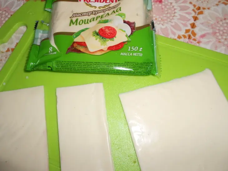 Салат "любимый" в сырных кулечках и тарталетках: шаг 5