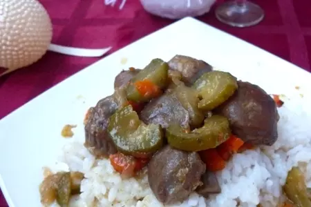 Тушёные утиные желудки с солёными огурчиками: шаг 4
