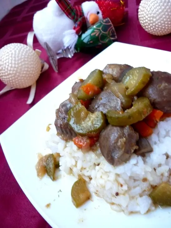 Тушёные утиные желудки с солёными огурчиками: шаг 5