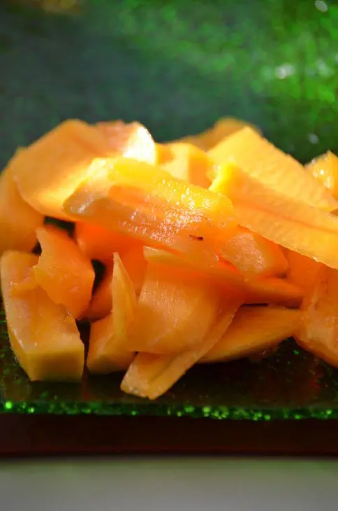 Салат с хурмой, мандаринами,свежим козьим сыром и дижонской горчицей: шаг 1
