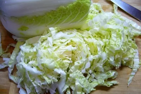 Салат с соусом из красной рыбы: шаг 1