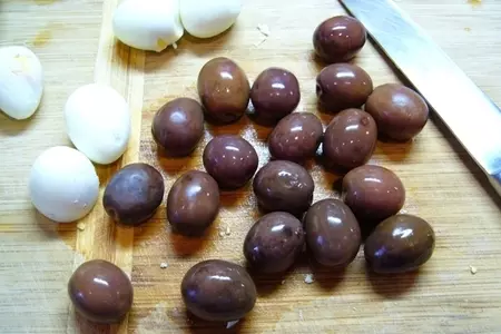 Салат с соусом из красной рыбы: шаг 3