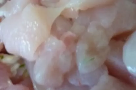 Куриная грудка в соусе из ряженки,запеченая в тыкве: шаг 3