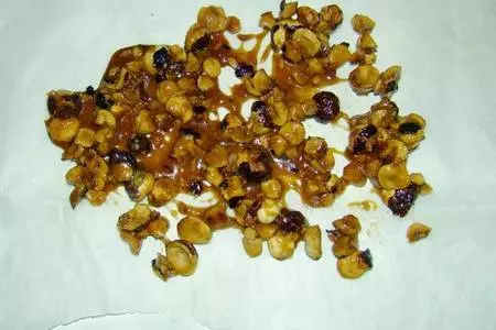 Слоеный десерт с пралине из лесных орехов: шаг 3