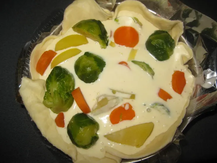 Киш с сыром маскарпоне и овощами: шаг 6