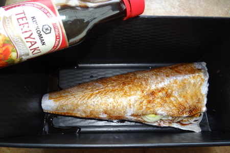 Рыбка, запеченная с луком-пореем, базиликом и соевым соусом: шаг 3