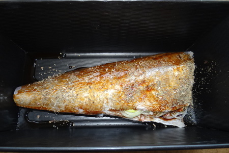Рыбка, запеченная с луком-пореем, базиликом и соевым соусом: шаг 4