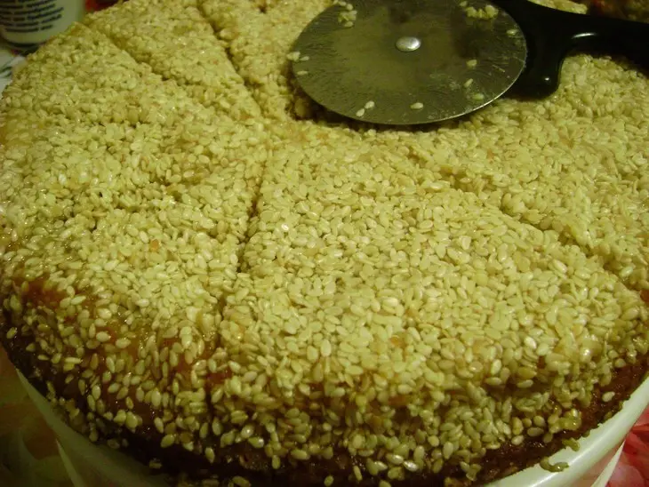 Сдобный пирог с кунжутным козинаком. для светы-ма-ма.: шаг 4